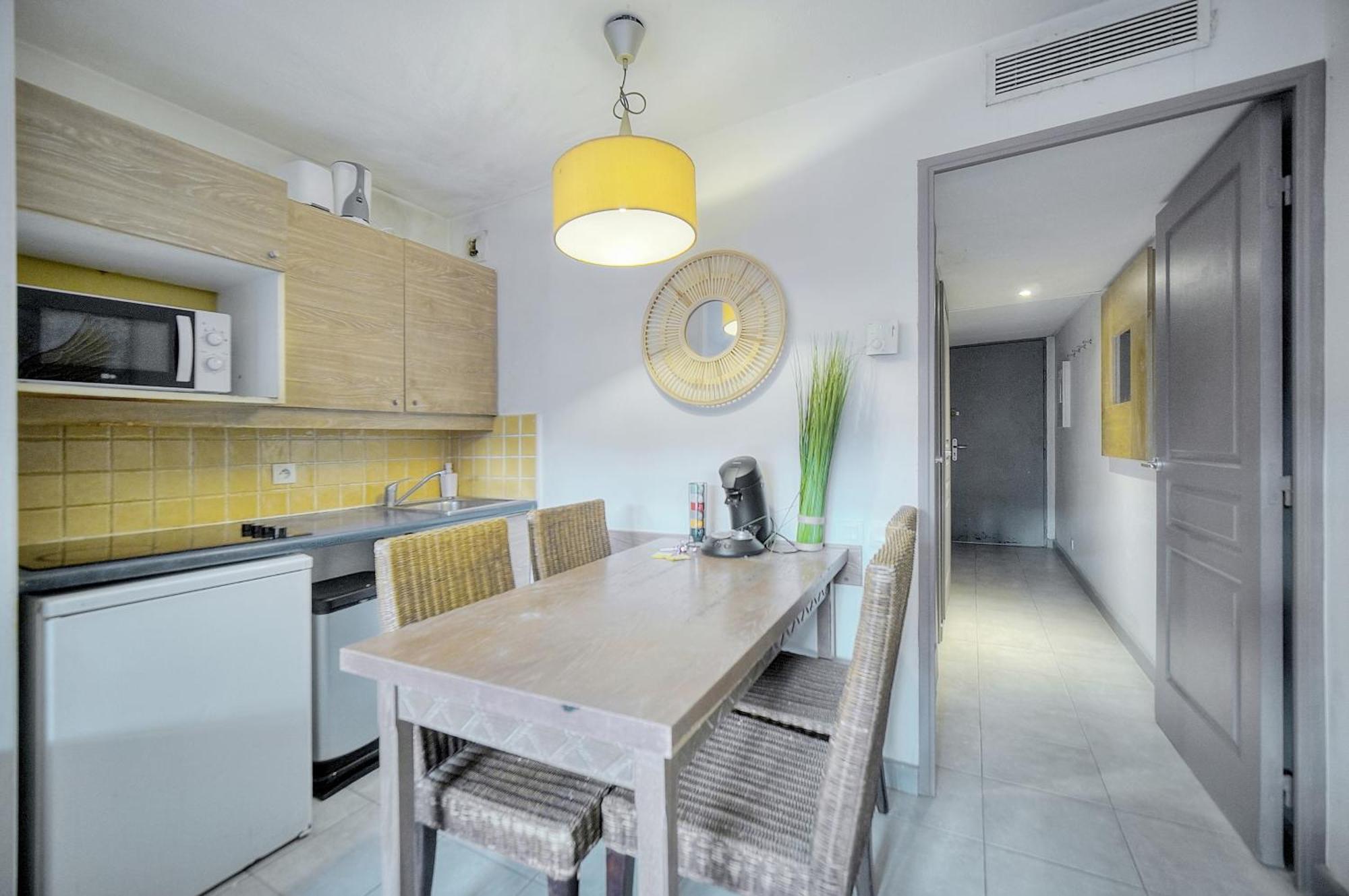 Les Cinq - 2 Min Mer - Piscine - Terrasse - Vca Apartment